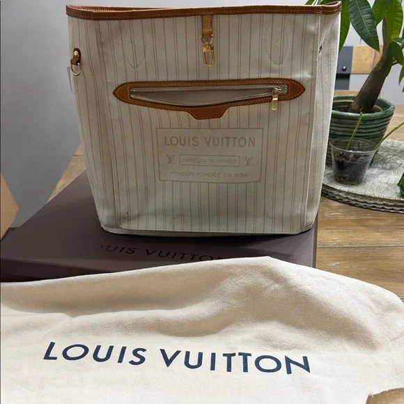 Louis Vuitton MM - Picture 2 of 11